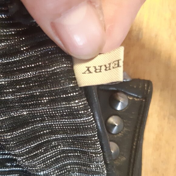 Small Burberry Women's Gloves, Size 6.5 Black with studded Maid in Italy - Picture 10 of 15